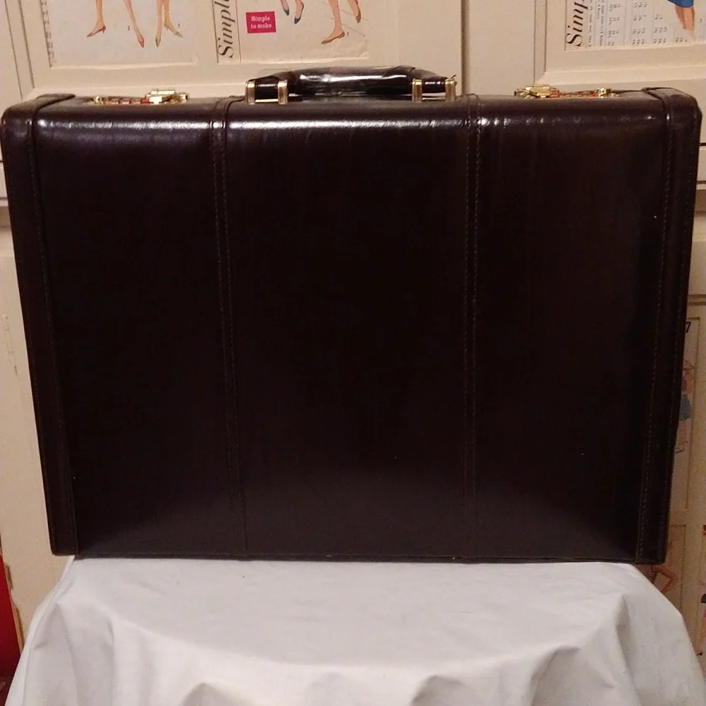 NIB Heritage burgundy leather attached case